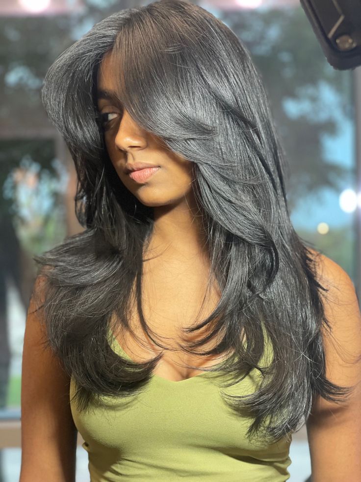 Feathered Layers and Face-Framing Styles: The Shocking Return of Soft ...